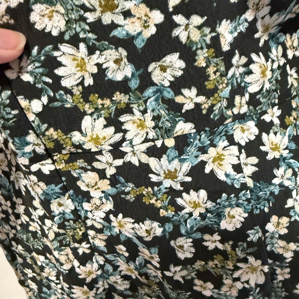 LOFT Floral Fit & Flare dress size 8 - Picture 5 of 7